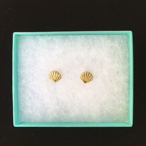 Vintage 80s scalloped posts gold color